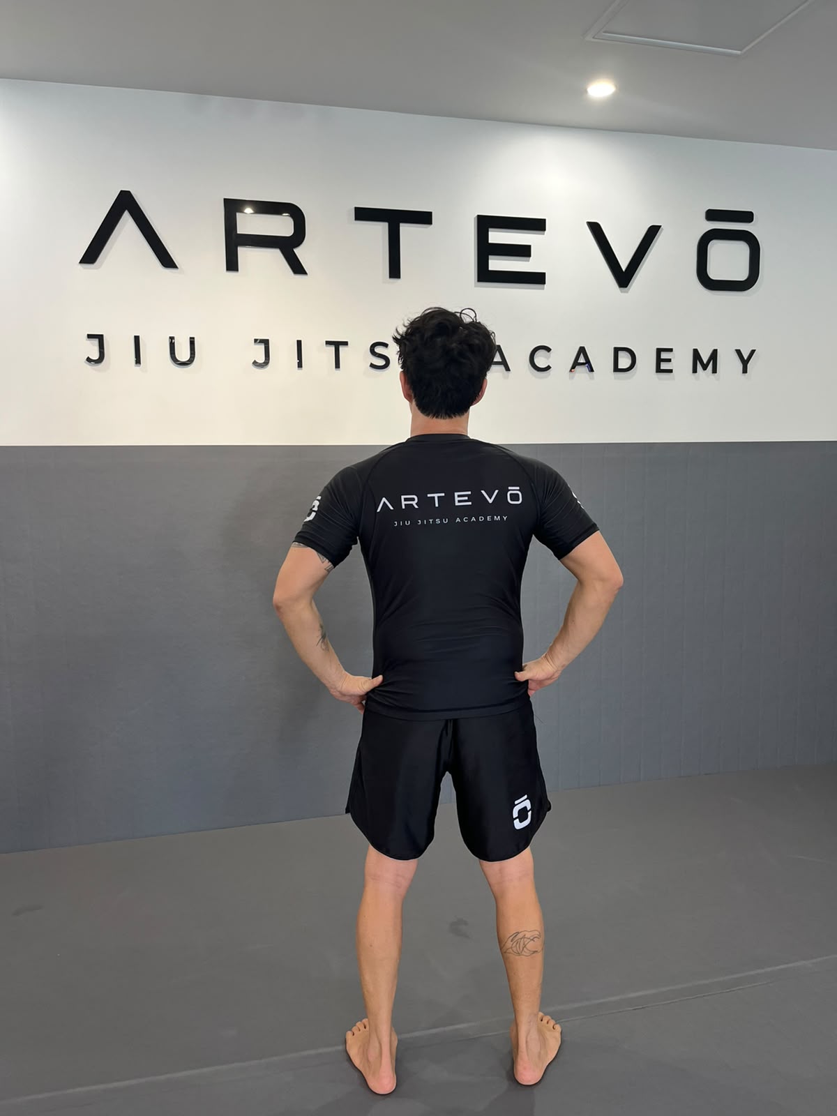 Nogi set back view